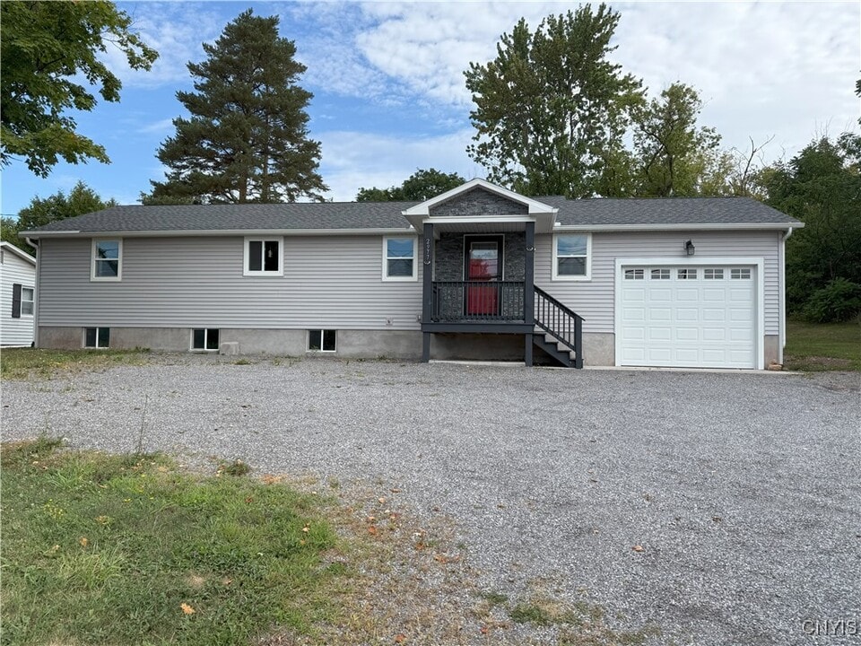 2977 Seneca Turnpike in Canastota, NY - Building Photo