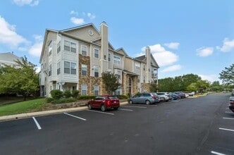 5908 Founders Hill Dr, Unit 301 in Alexandria, VA - Building Photo - Building Photo