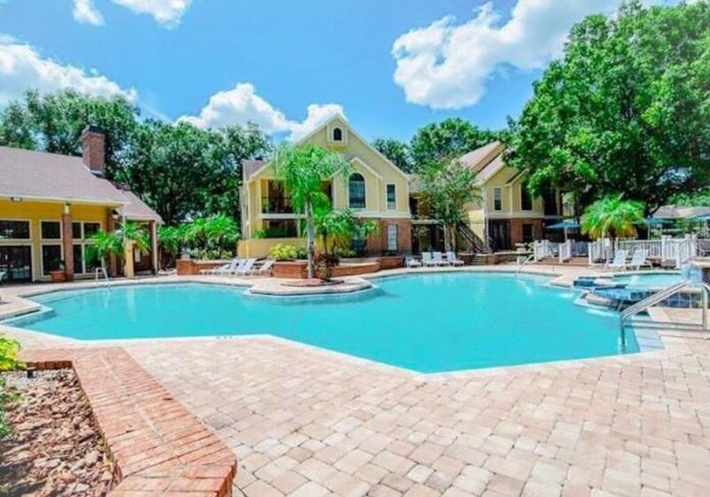 8702 Mallard Reserve Dr in Tampa, FL - Building Photo