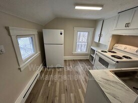 102 Rush St in Elyria, OH - Building Photo