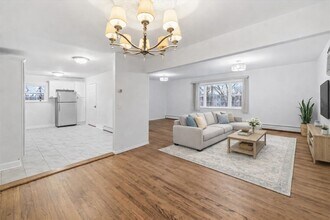 22 Acorn Rd in Secaucus, NJ - Building Photo - Building Photo