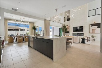 10718 Desert Hts Ave in Las Vegas, NV - Building Photo - Building Photo