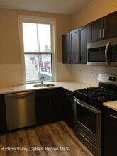 666 Broadway-Unit -2 in Kingston, NY - Foto de edificio - Building Photo