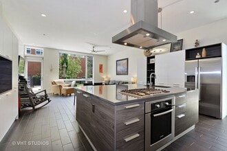 4832 N Clark St in Chicago, IL - Building Photo - Building Photo