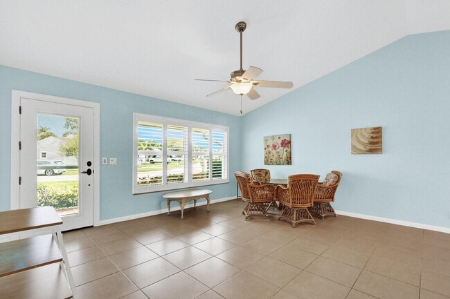 129 Village Cir in Jupiter, FL - Building Photo - Building Photo