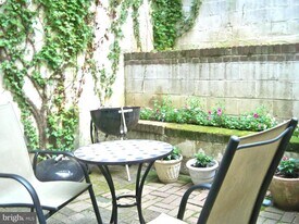 1122 Rodman St in Philadelphia, PA - Building Photo