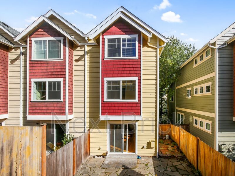 12315 10th Pl NE in Seattle, WA - Building Photo