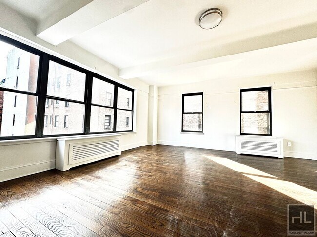 WEST 73 STREET in New York, NY - Building Photo - Building Photo