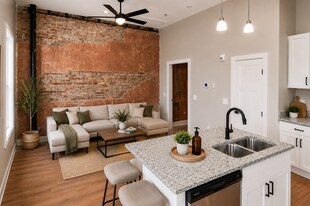 128 N Water Ave in Gallatin, TN - Building Photo
