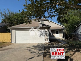 4718 Saddle Ridge in San Antonio, TX - Building Photo