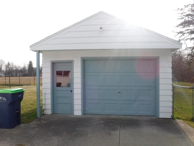 304 E Gary St in Bay City, MI - Building Photo - Building Photo