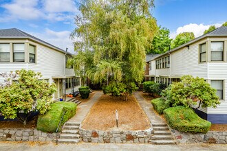 Cambridge Court in Portland, OR - Foto de edificio - Building Photo