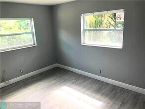 1051 SW 32nd Ct-Unit -2 in Fort Lauderdale, FL - Building Photo - Building Photo