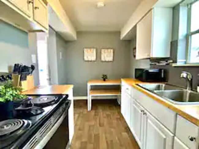 1802-1808-1808 Morgan Ave