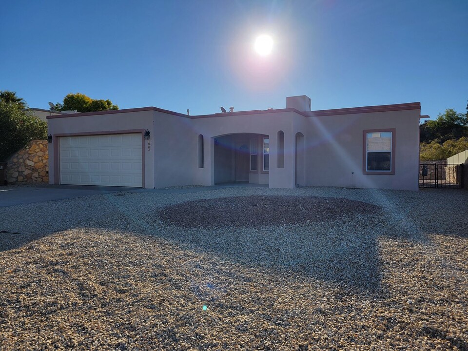 1982 Bentley Dr in Las Cruces, NM - Building Photo