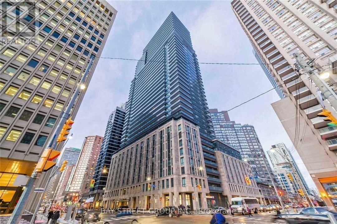 955-3955 Bay St. in Toronto, ON - Building Photo
