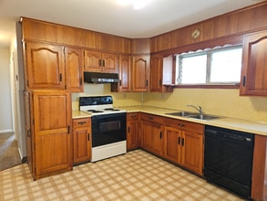 906 Las Vegas Dr in Temple, PA - Building Photo - Building Photo