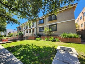 420 Riverdale Dr in Glendale, CA - Building Photo