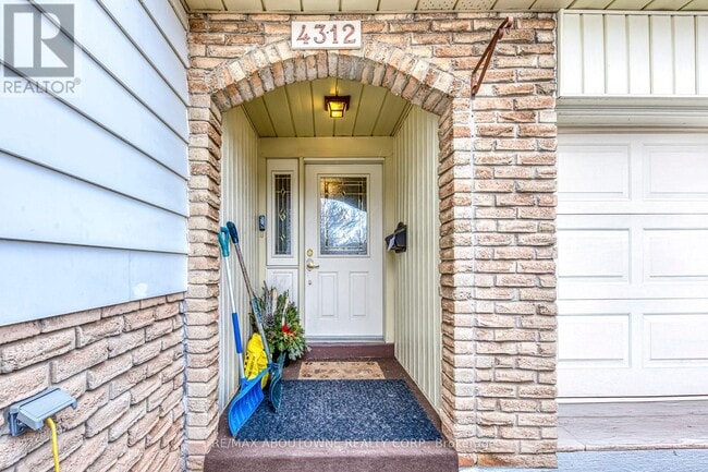 4312 Longmoor Dr in Burlington, ON - Building Photo - Building Photo