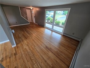 8 Lanyard Ln in Baldwinsville, NY - Building Photo - Building Photo