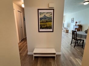 376 Catron Street North, Unit 1 in Monmouth, OR - Foto de edificio - Building Photo