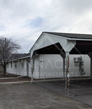 Castlevale Apartments in Yakima, WA - Foto de edificio - Building Photo