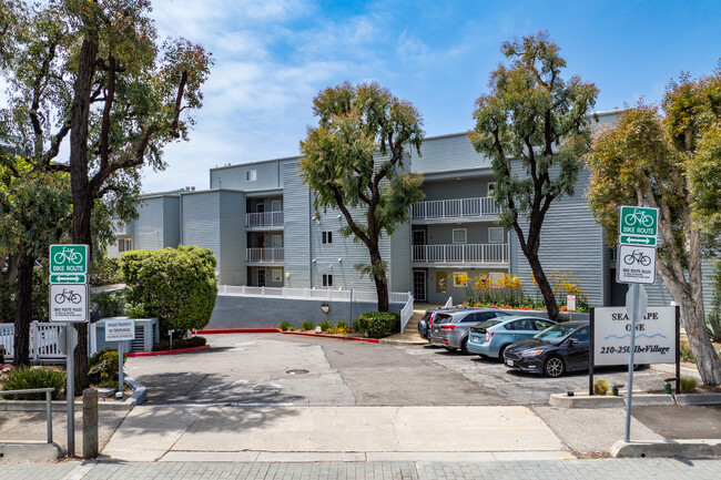 Seascape One in Redondo Beach, CA - Foto de edificio - Building Photo