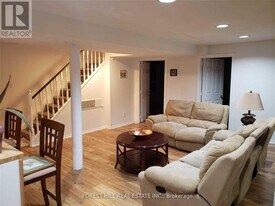 27 Hiram Rd in Richmond Hill, ON - Building Photo