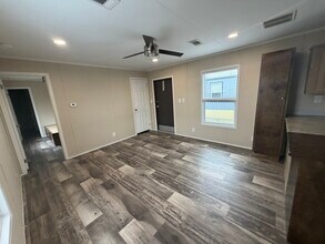 1121 Connor Ave in Eagle Lake, TX - Building Photo - Building Photo