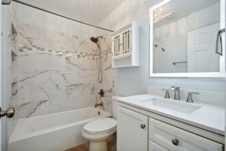 5406 Lomax Way in Woodbridge, VA - Foto de edificio - Building Photo