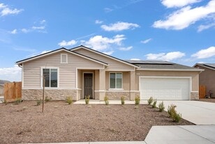 2367 Wagonwheel ave in Tulare, CA - Building Photo