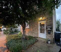 290 Front St in Secaucus, NJ - Building Photo