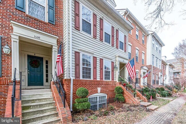 1600 Hunting Creek Dr in Alexandria, VA - Building Photo - Building Photo