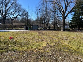 2017 Natona Rd in Euclid, OH - Foto de edificio - Building Photo