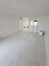 6950 W 6th Ave in Hialeah, FL - Building Photo - Building Photo