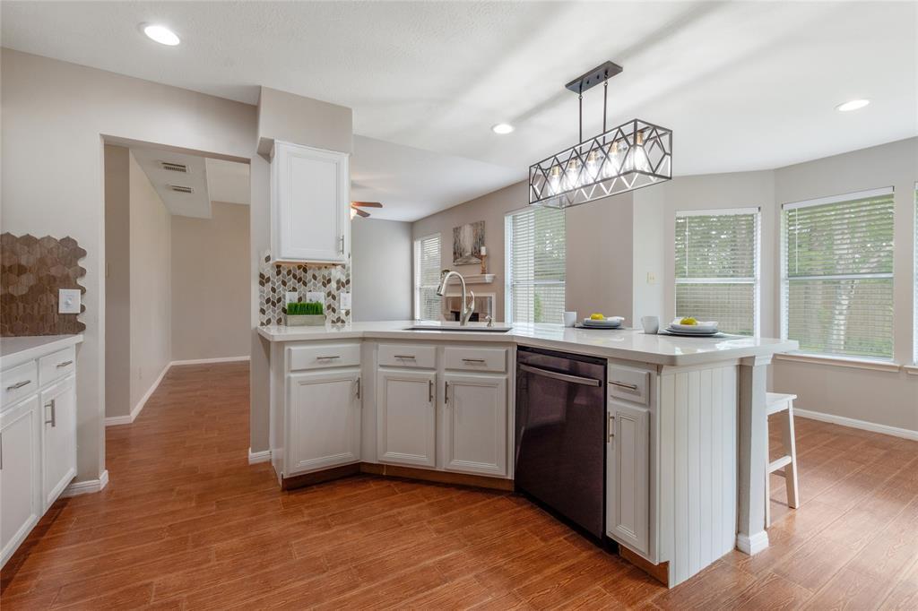 2019 S Mission Cir in Friendswood, TX - Building Photo