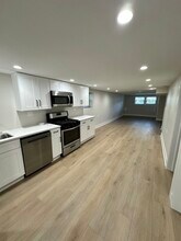 5200 W Winona St in Chicago, IL - Building Photo - Building Photo