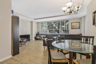 1121 Arlington Blvd, Unit 230 in Arlington, VA - Foto de edificio - Building Photo