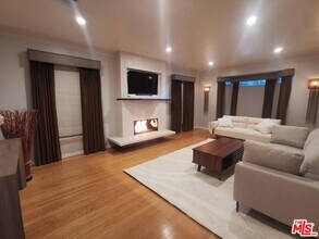 1835 S Sherbourne Dr in Los Angeles, CA - Building Photo - Building Photo
