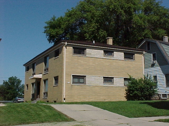 2155 S 102nd St in West Allis, WI - Building Photo