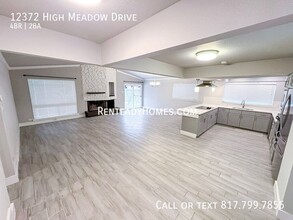 12372 High Meadow Dr in Dallas, TX - Building Photo - Building Photo