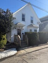 9 Chilton St in Plymouth, MA - Building Photo