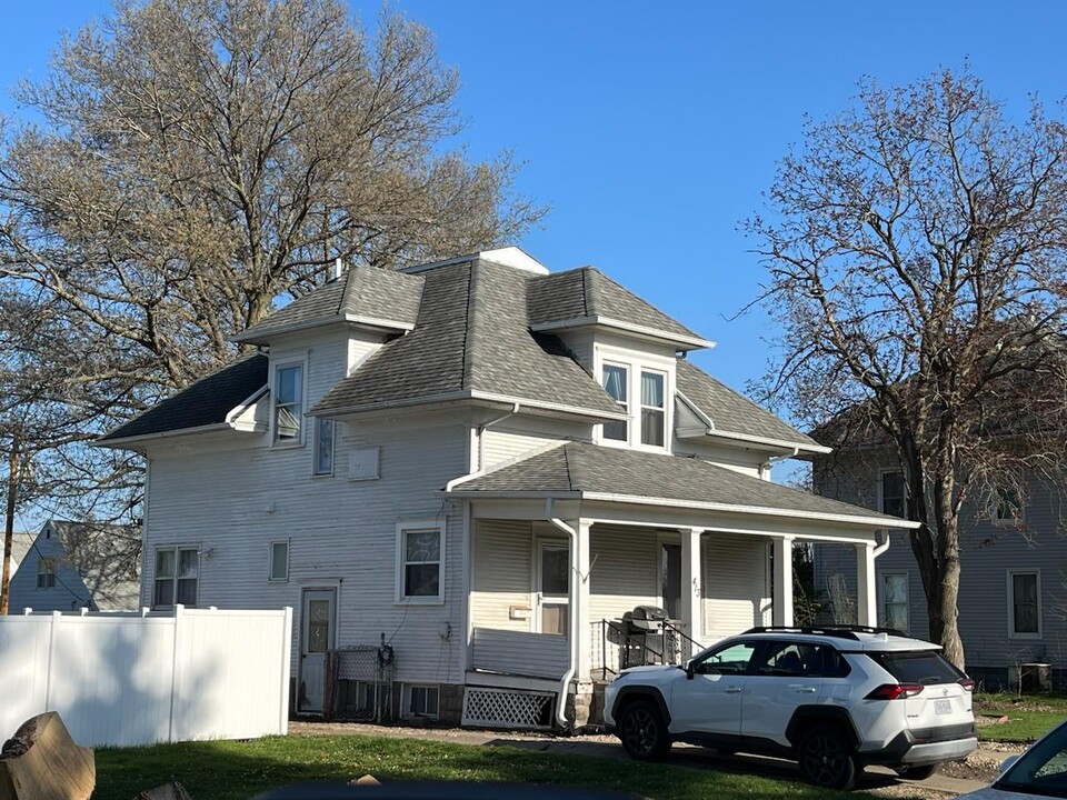 413 Maple St in Bennett, IA - Building Photo