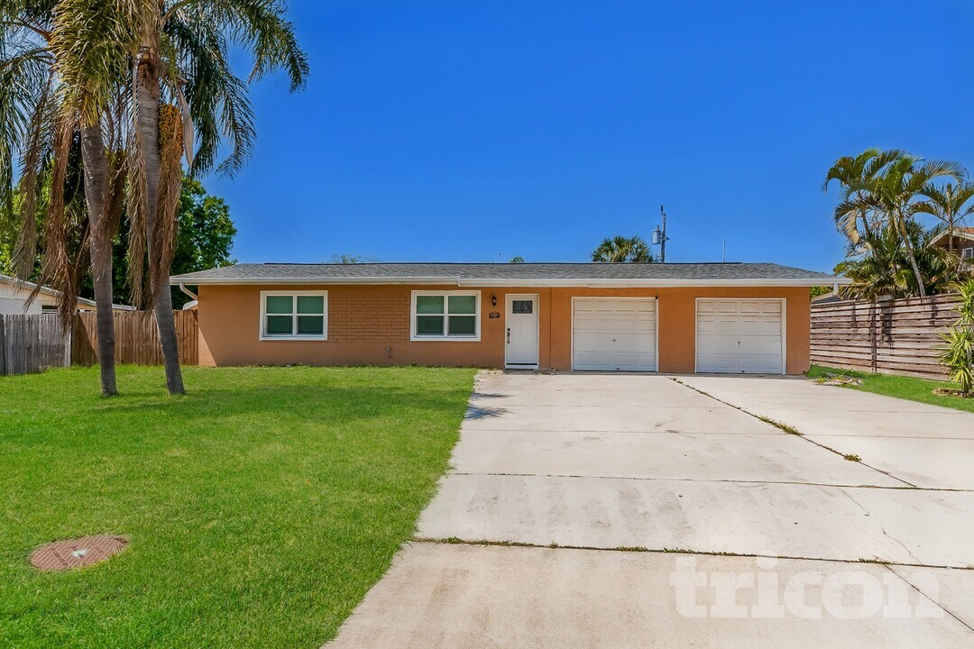 5608 Murdock Ave in Sarasota, FL - Building Photo