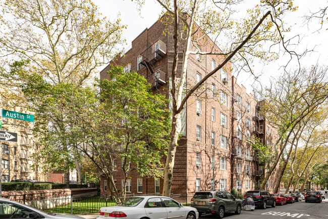 Crestwood Apartment