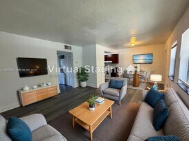 1525 NE 135th St in North Miami, FL - Building Photo