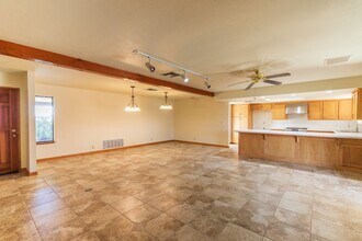 325 S Locust St in Ridgecrest, CA - Building Photo - Building Photo