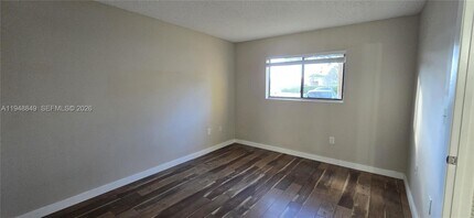 251 Palm Cir W in Pembroke Pines, FL - Building Photo - Building Photo