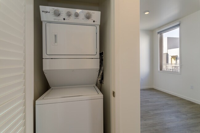 ONYX Midtown Apartments in Sacramento, CA - Building Photo - Interior Photo