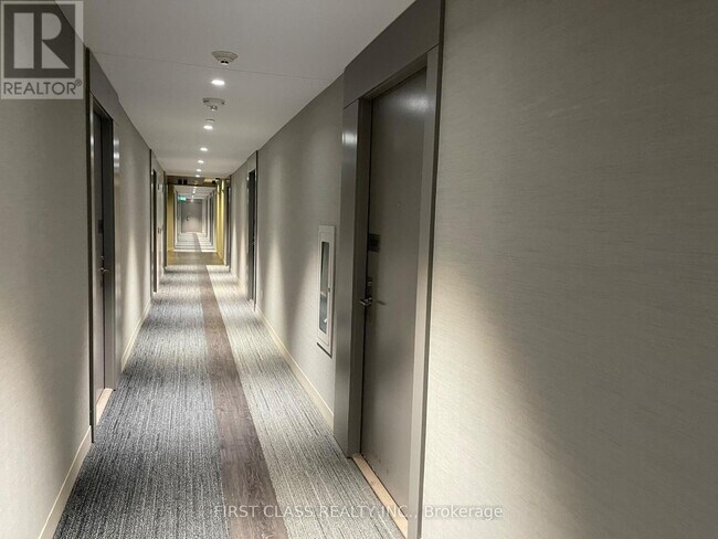 19 Western Battery Rd in Toronto, ON - Building Photo - Building Photo